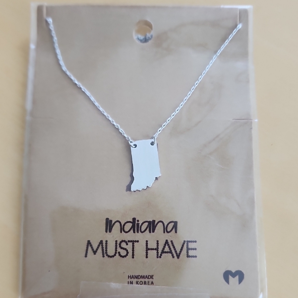 Silver Indiana Pendant Necklace